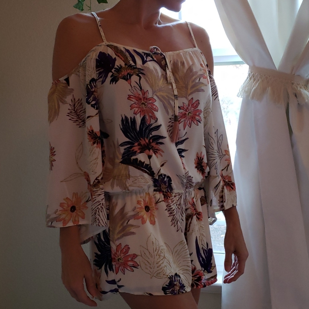 🌿 Off the Shoulder Floral Romper Size S